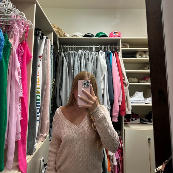 This pink Brandy Melville sweater is one size fits all - Picture 3 of 3